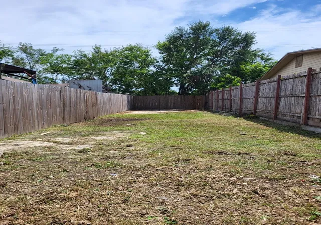 Photo 3 of Sale Pending at 629 E 37th Street, Houston, TX 77022 | MLS# 81985356 | Listing updated on 2026-10-06