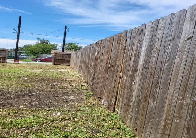 Photo 4 of Sale Pending at 629 E 37th Street, Houston, TX 77022 | MLS# 81985356 | Listing updated on 2026-10-06