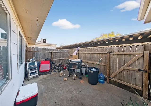 2nd image of 8101 Amelia Rd, Houston, TX 77055