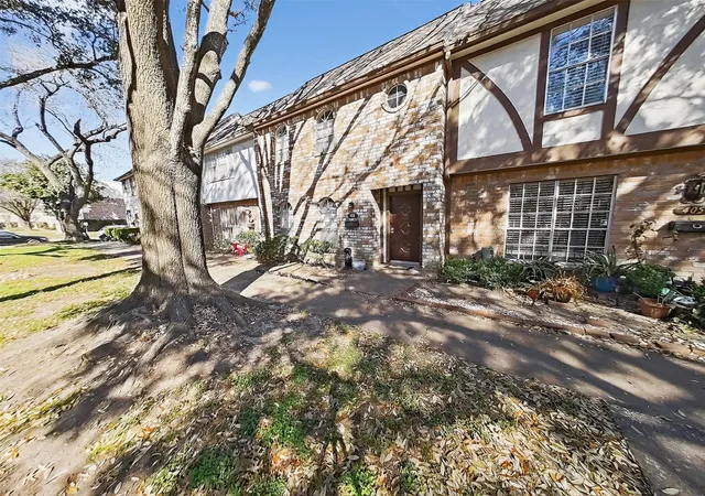 2nd image of 8101 Amelia Rd #404, Houston, TX 77055 | MLS# 66957883