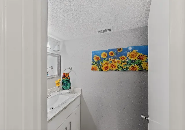 5th image of 8101 Amelia Rd #404, Houston, TX 77055 | MLS# 66957883