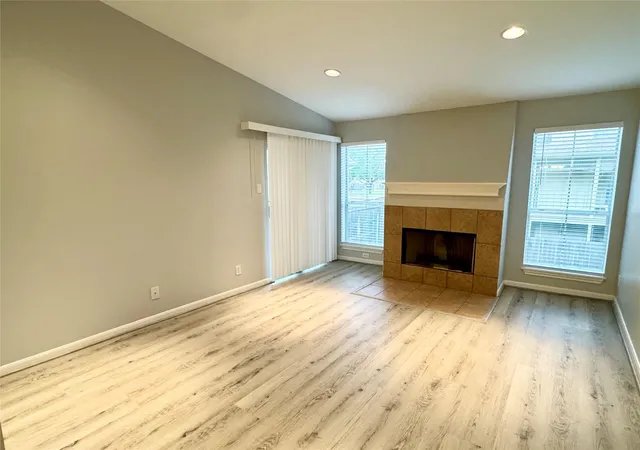 3rd image of 700 Thicket Ln #406, Houston, TX 77079 | MLS# 78283834