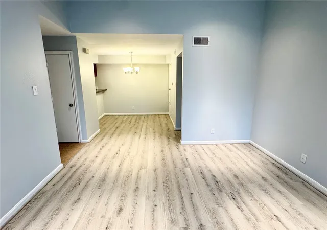 4th image of 700 Thicket Ln #406, Houston, TX 77079 | MLS# 78283834