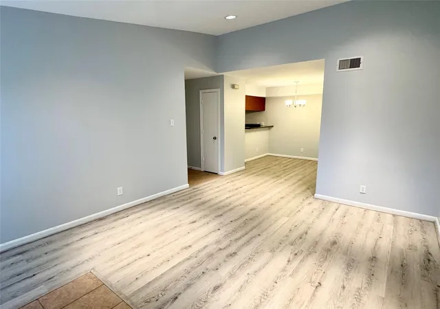 5th image of 700 Thicket Ln #406, Houston, TX 77079 | MLS# 78283834