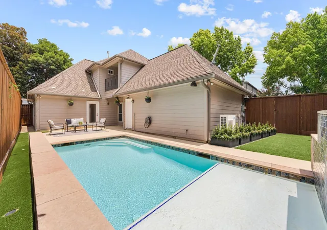 2nd image of 5301 Blossom St, Houston, TX 77007 | MLS# 53259957