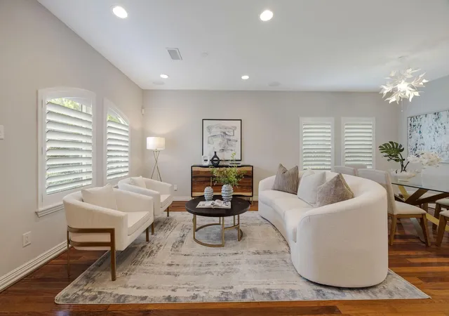 4th image of 5301 Blossom St, Houston, TX 77007 | MLS# 53259957