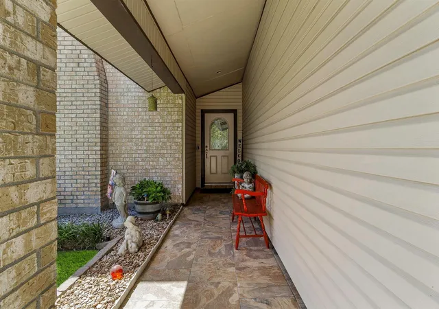 Photo 3 of Sale Pending at 415 Northwood Dr, Conroe, TX 77303 | MLS# 15899588 | Listing updated on 2026-09-12