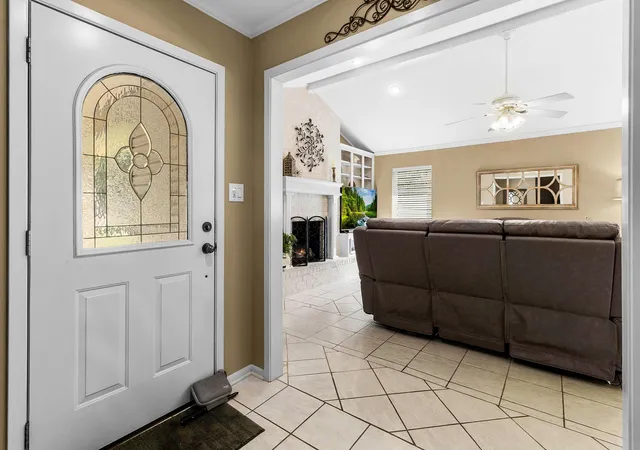 Photo 4 of Sale Pending at 415 Northwood Dr, Conroe, TX 77303 | MLS# 15899588 | Listing updated on 2026-09-12
