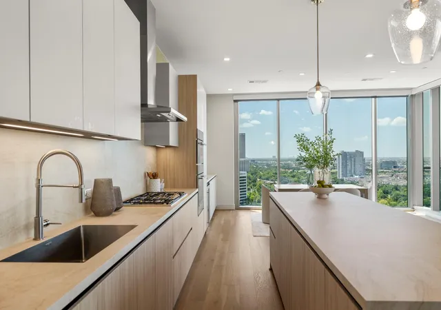 2nd image of 1711 Allen Pkwy #2001, Houston, TX 77019 | MLS# 24275512