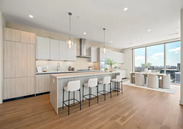 3rd image of 1711 Allen Pkwy #2001, Houston, TX 77019 | MLS# 24275512