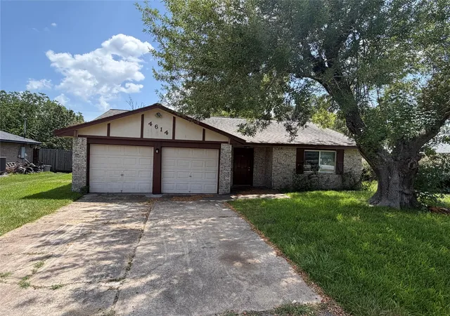 1st image of 4614 27th St, Dickinson, TX 77539 | MLS# 83065421