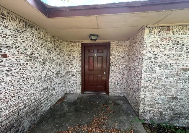 2nd image of 4614 27th St, Dickinson, TX 77539 | MLS# 83065421