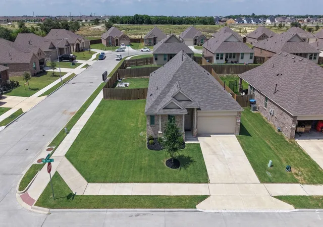 2nd image of 948 High Noon Dr, Haslet, TX 76052 | MLS# 54517973