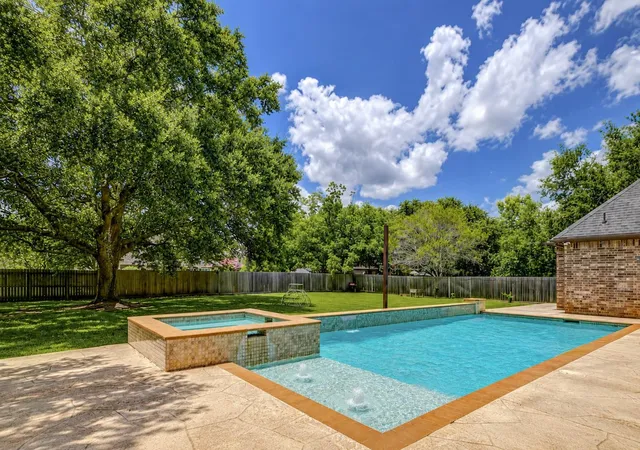 Photo 3 of Single family home for sale at 5327 Whitmore St, Fulshear, TX 77441 | MLS# 15943648 | Listing updated on 2026-09-19