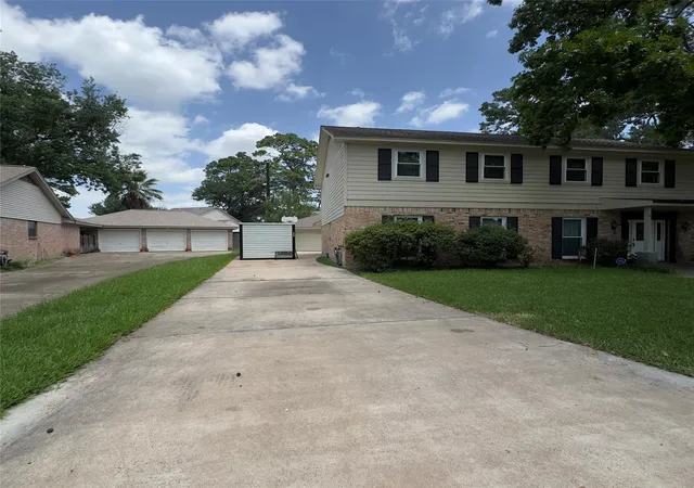 Photo 3 of Single family home for sale at 1126 Caspian Ln, Houston, TX 77090 | MLS# 18279505 | Listing updated on 2026-07-03