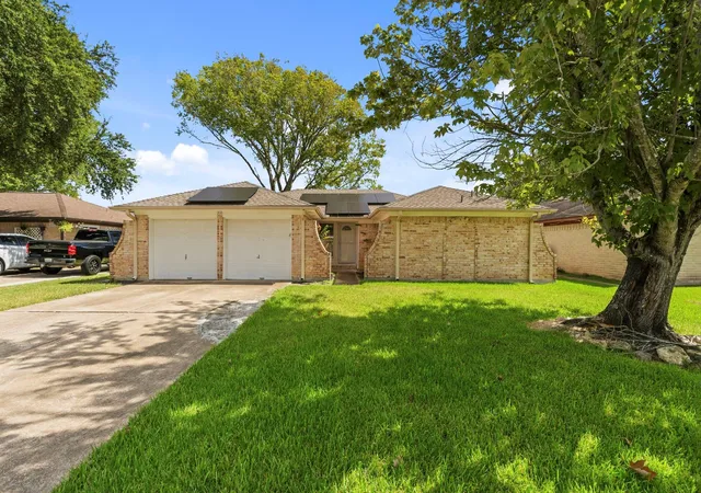 Photo 1 of Sale Pending at 310 Windward Dr, League City, TX 77573 | MLS# 45796212 | Listing updated on 2026-10-07
