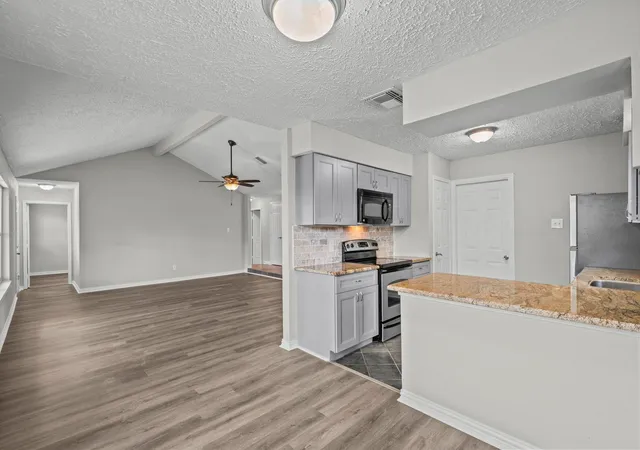 Photo 3 of Sale Pending at 310 Windward Dr, League City, TX 77573 | MLS# 45796212 | Listing updated on 2026-10-07