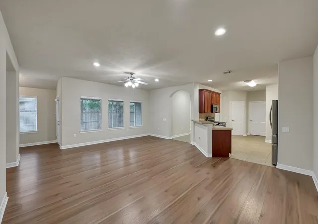 4th image of 26 Greenwich Pl, Conroe, TX 77384 | MLS# 77349678