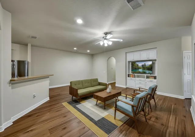 5th image of 26 Greenwich Pl, Conroe, TX 77384 | MLS# 77349678