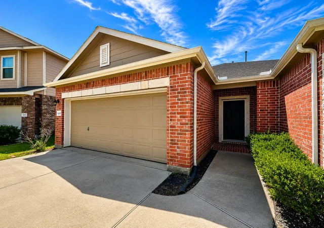 2nd image of 16203 Augusta Oaks Ct, Crosby, TX 77532 | MLS# 76143603