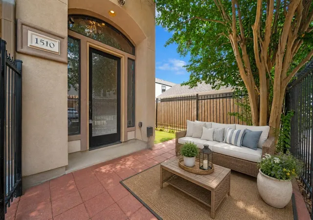 2nd image of 1510 Reinerman St, Houston, TX 77007 | MLS# 54832263