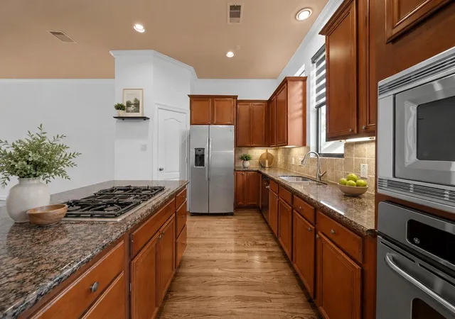 5th image of 1510 Reinerman St, Houston, TX 77007 | MLS# 54832263