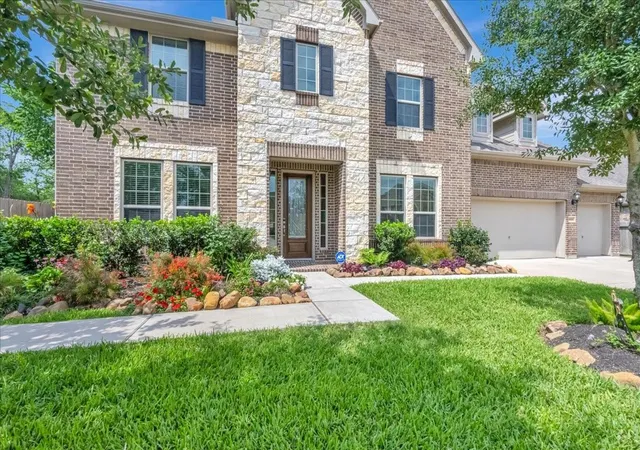 Photo 3 of Single family home for sale at 8033 Serenity Dr, Pearland, TX 77584 | MLS# 89417911 | Listing updated on 2026-09-19