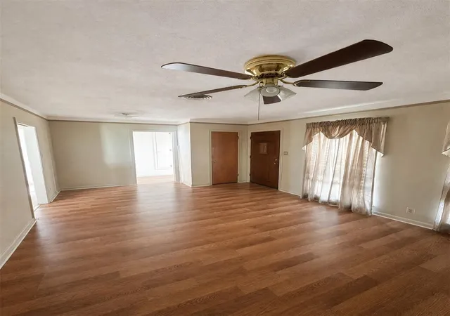 3rd image of 615 Glenburnie Dr, Houston, TX 77022 | MLS# 4612072