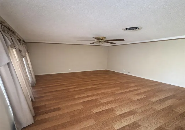 4th image of 615 Glenburnie Dr, Houston, TX 77022 | MLS# 4612072