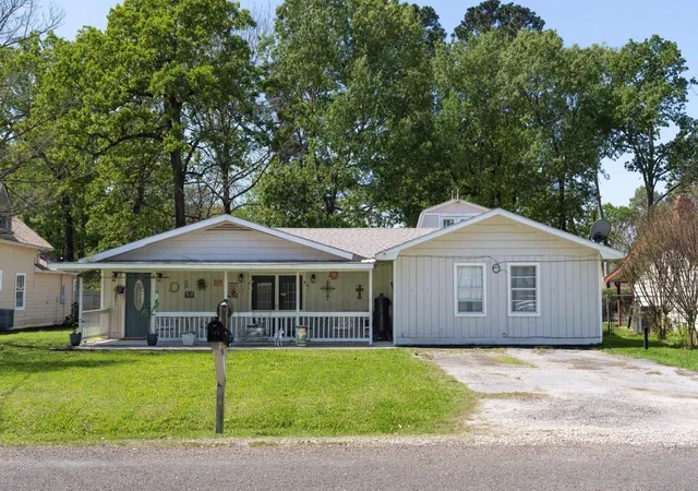 Photo 2 of Single family home for sale at 145 Inlet Dr, Livingston, TX 77351 | MLS# 4358962 | Listing updated on 2026-03-25