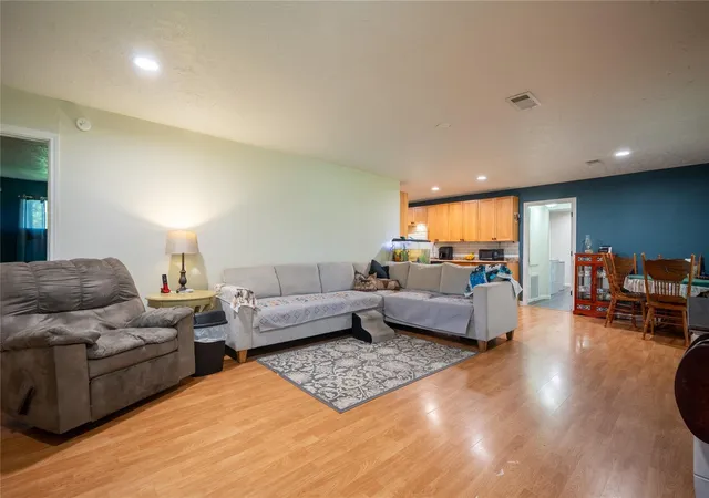 Photo 3 of Single family home for sale at 145 Inlet Dr, Livingston, TX 77351 | MLS# 4358962 | Listing updated on 2026-03-25