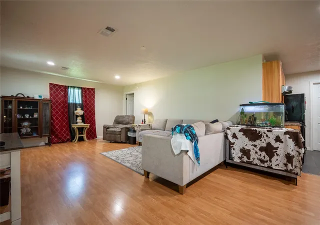 Photo 3 of Single family home for sale at 145 Inlet Dr, Livingston, TX 77351 | MLS# 4358962 | Listing updated on 2026-03-25