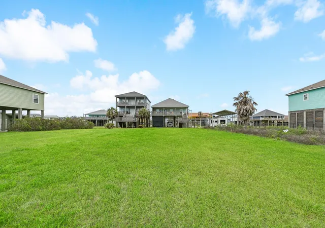 Homes for sale in Crystal Beach, TX | 1117 Blue Water Dr, Crystal Beach, TX 77650 | MLS# 85235581