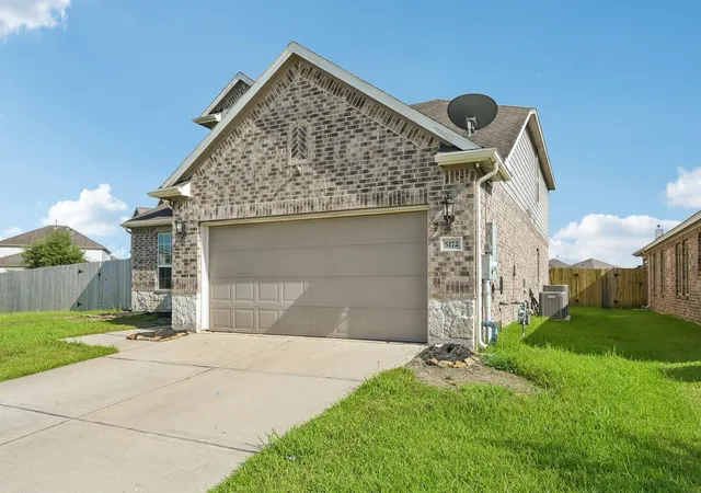 Photo 3 of Sale Pending at 5172 Arbor Cvs Ct, Alvin, TX 77511 | MLS# 45993270 | Listing updated on 2026-09-28