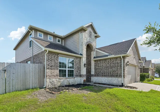 Photo 3 of Sale Pending at 5172 Arbor Cvs Ct, Alvin, TX 77511 | MLS# 45993270 | Listing updated on 2026-09-28