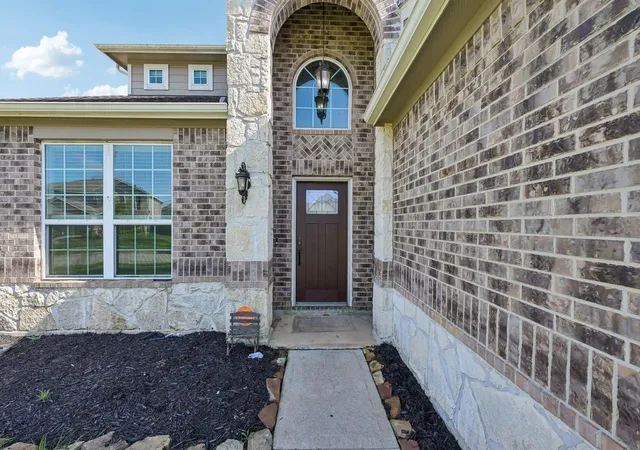 Photo 4 of Sale Pending at 5172 Arbor Cvs Ct, Alvin, TX 77511 | MLS# 45993270 | Listing updated on 2026-09-28