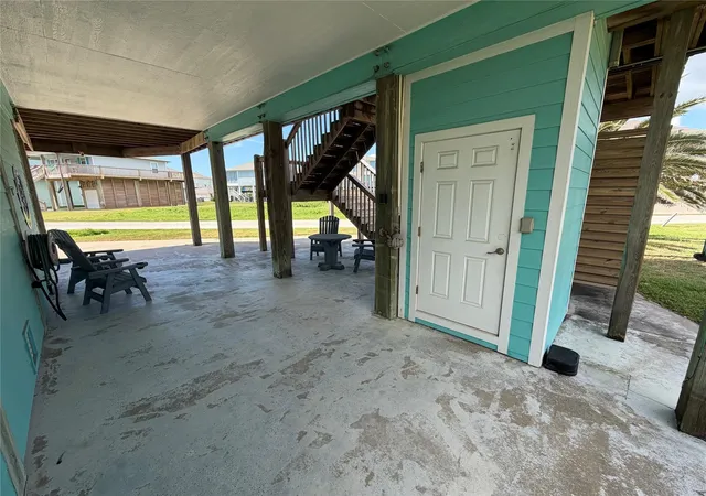 Photo 3 of Single family home for sale at 980 S Stingaree Dr, Port Bolivar, TX 77650 | MLS# 71050477 | Listing updated on 2026-09-24