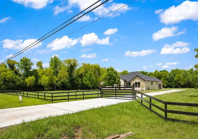 3rd image of 243 County Road 487, Dayton, TX 77535 | MLS# 88648577