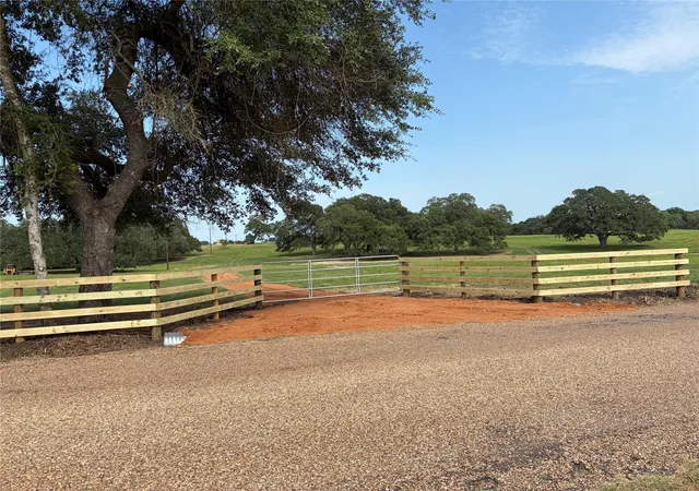 1st image of 401 N Knezek Rd N, Flatonia, TX 78941 | MLS# 58463273