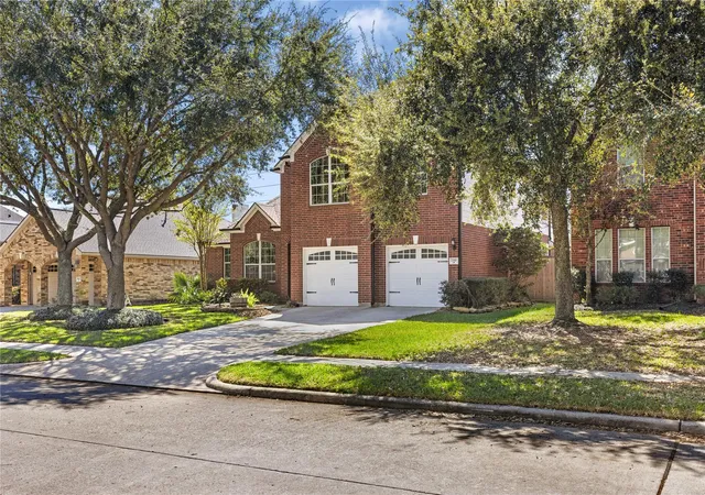 Photo 3 of Sale Pending at 7330 Fall Crk Bnd, Humble, TX 77396 | MLS# 30446071 | Listing updated on 2026-09-17