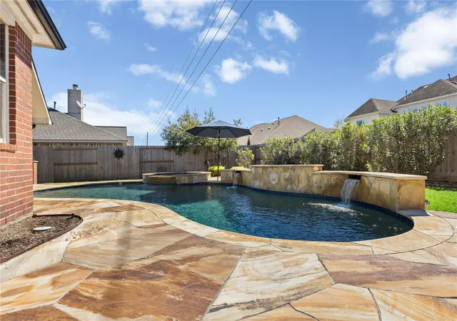 Photo 3 of Sale Pending at 7330 Fall Crk Bnd, Humble, TX 77396 | MLS# 30446071 | Listing updated on 2026-09-17