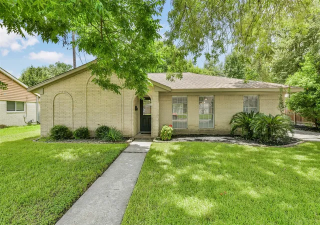 Photo 1 of Single family home for sale at 11314 Sageview Dr, Houston, TX 77089 | MLS# 25630946 | Listing updated on 2026-08-31
