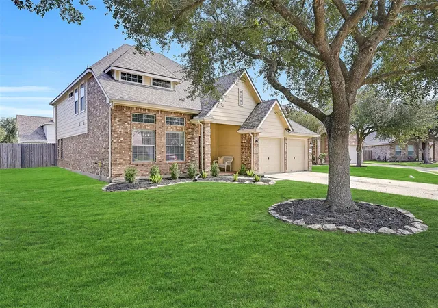 Photo 1 of Single family home for sale at 2516 Goldeneye Ln, League City, TX 77573 | MLS# 33696963 | Listing updated on 2026-09-19
