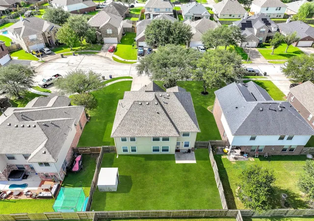 Photo 4 of Single family home for sale at 2516 Goldeneye Ln, League City, TX 77573 | MLS# 33696963 | Listing updated on 2026-09-19