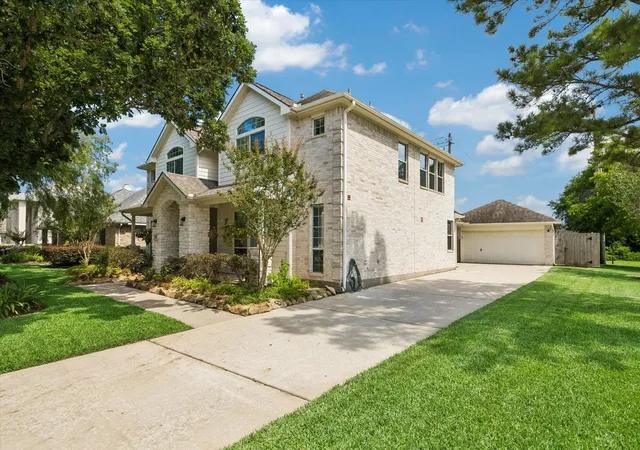 Photo 3 of Single family home for sale at 1622 Old Orchard Ln, Seabrook, TX 77586 | MLS# 13753868 | Listing updated on 2026-07-23