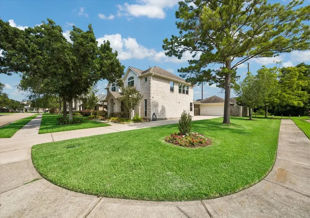 Photo 4 of Single family home for sale at 1622 Old Orchard Ln, Seabrook, TX 77586 | MLS# 13753868 | Listing updated on 2026-07-23