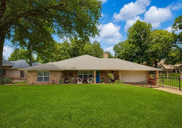 1st image of 1450 Pleasant Valley Dr, Huntsville, TX 77340 | MLS# 66191561