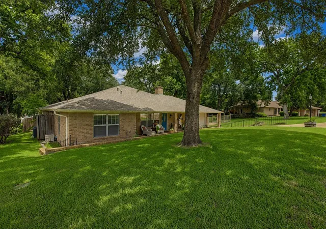 3rd image of 1450 Pleasant Valley Dr, Huntsville, TX 77340 | MLS# 66191561