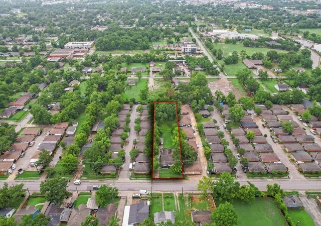 2nd image of 315 E Whitney St, Houston, TX 77022 | MLS# 76549371