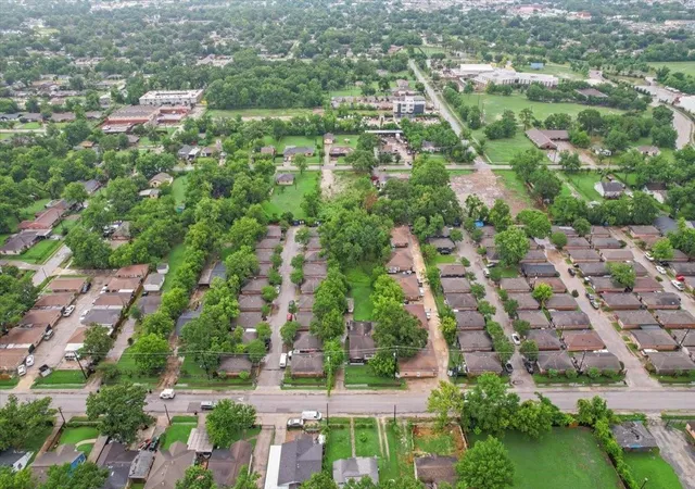 3rd image of 315 E Whitney St, Houston, TX 77022 | MLS# 76549371